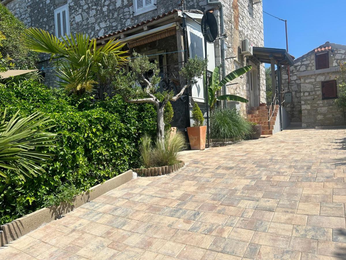 Appartement Stone House Chiara Seaview à Funtana Extérieur photo